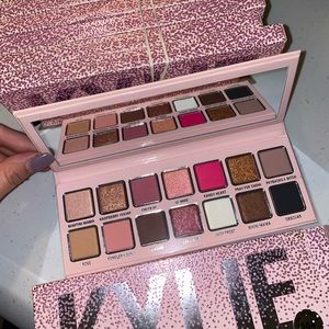 Kylie cosmetics holiday palette